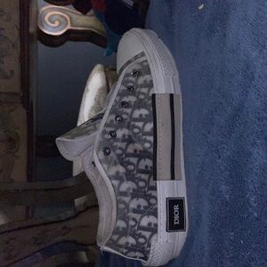 Door sneakers worms twice